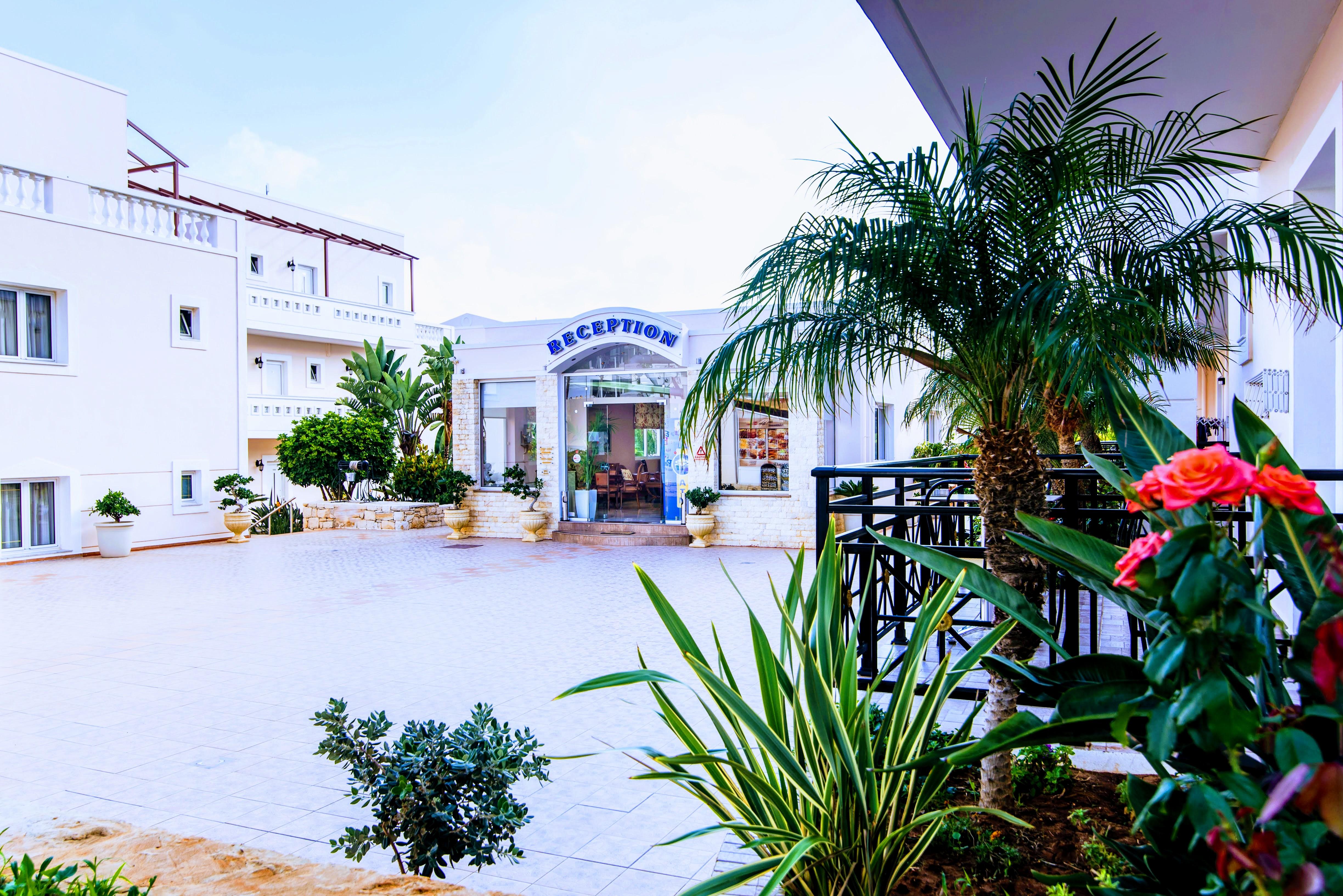Yiannis Manos Hotel Resort Малія Екстер'єр фото