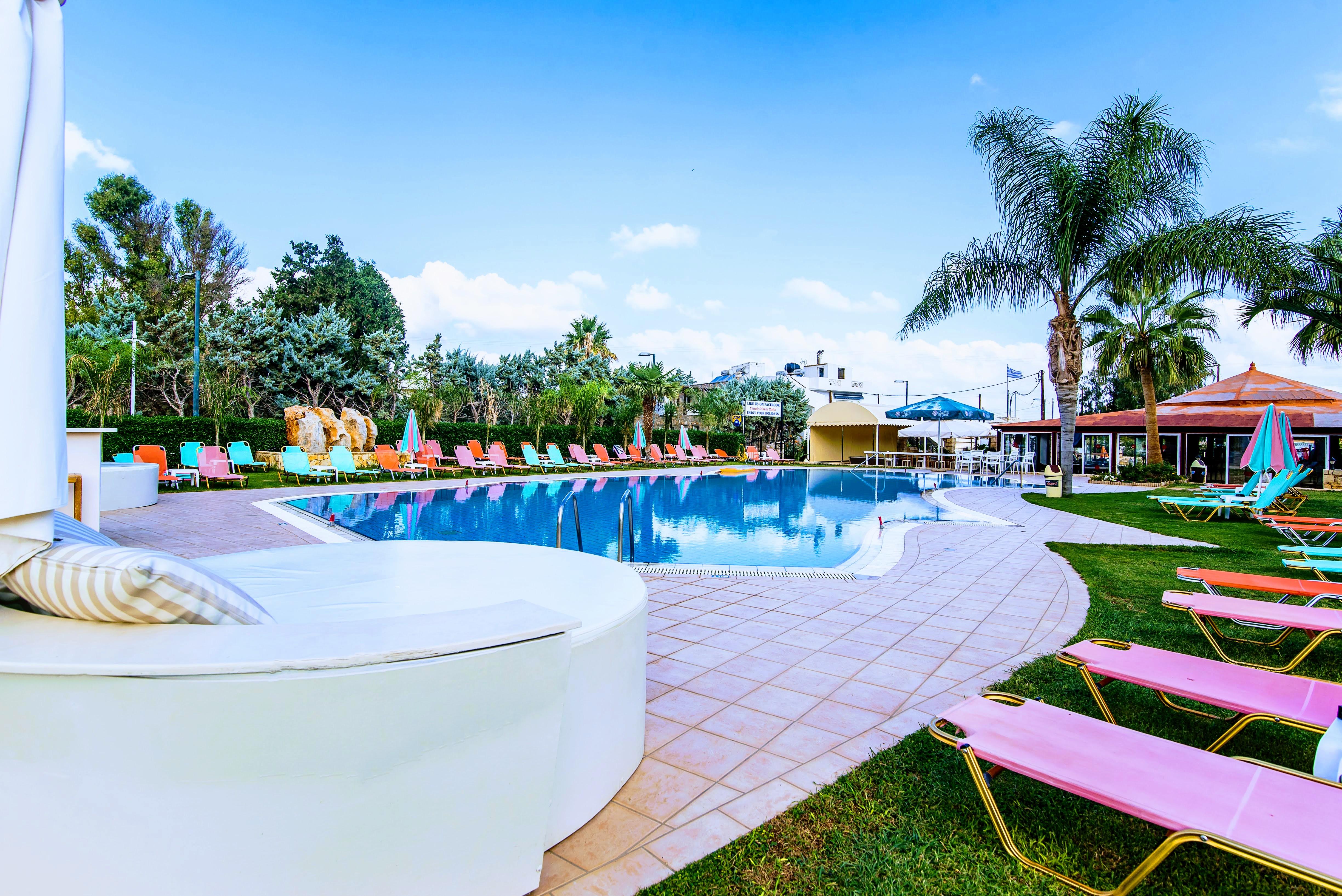Yiannis Manos Hotel Resort Малія Екстер'єр фото