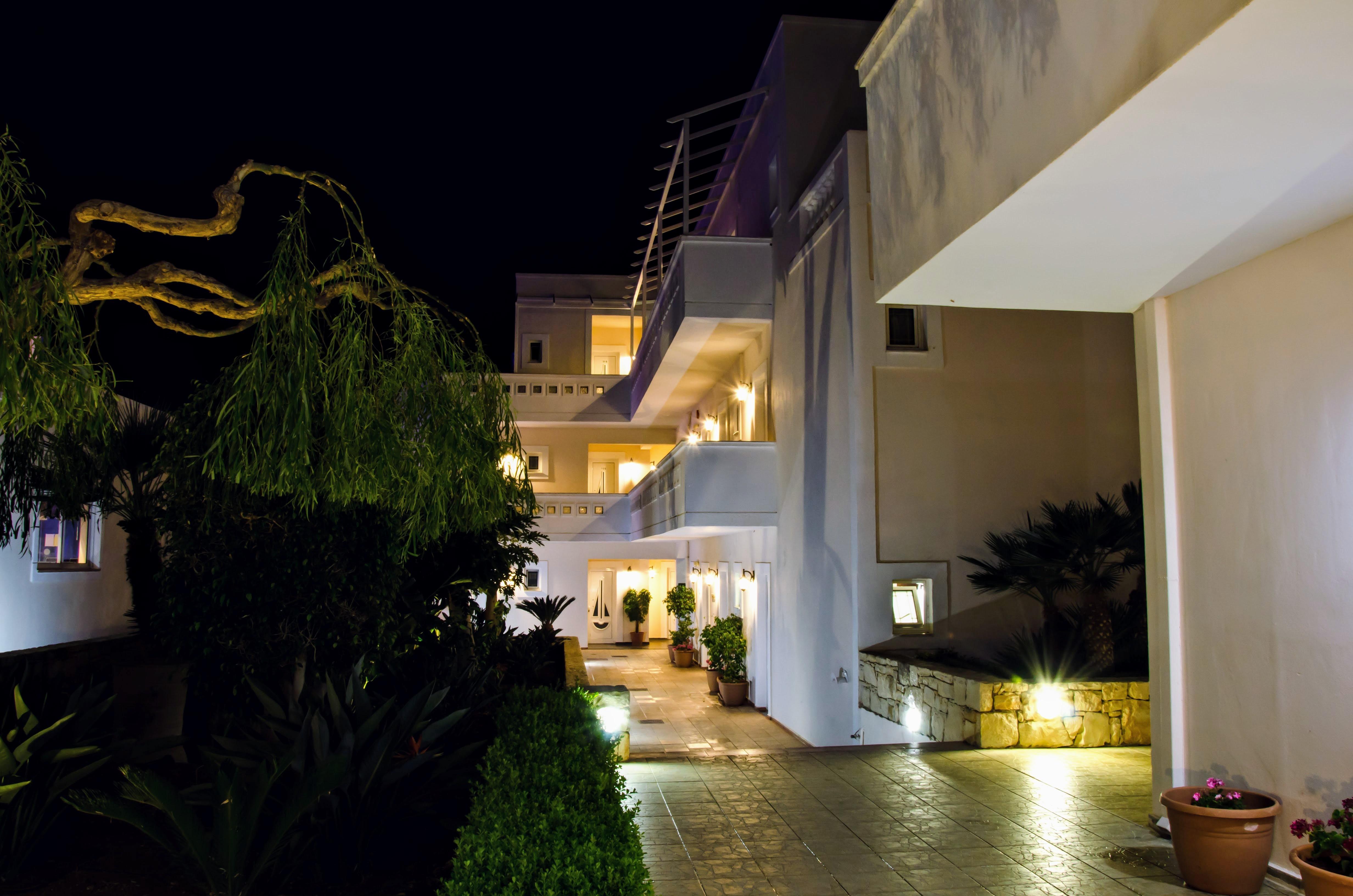 Yiannis Manos Hotel Resort Малія Екстер'єр фото