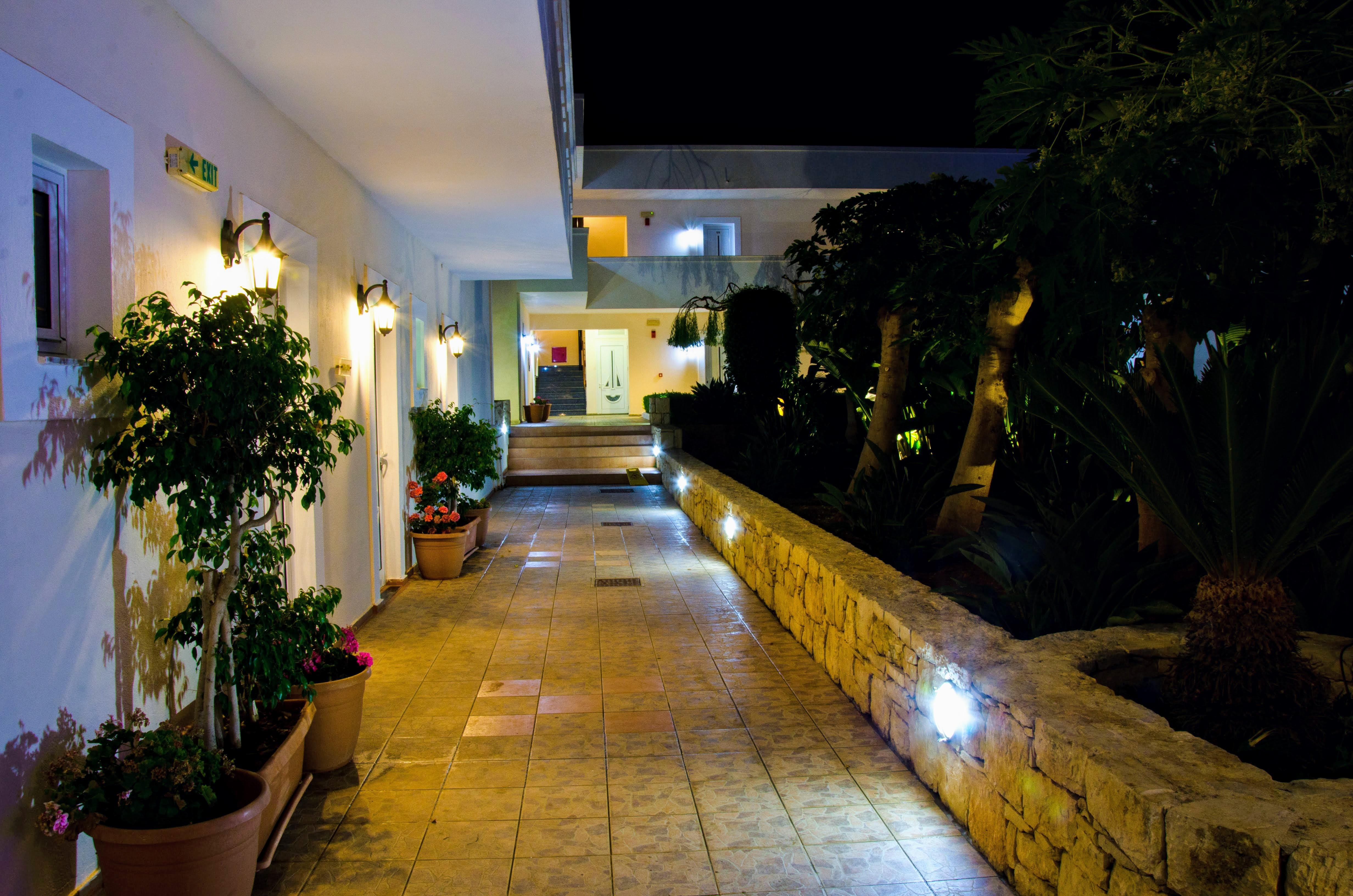 Yiannis Manos Hotel Resort Малія Екстер'єр фото